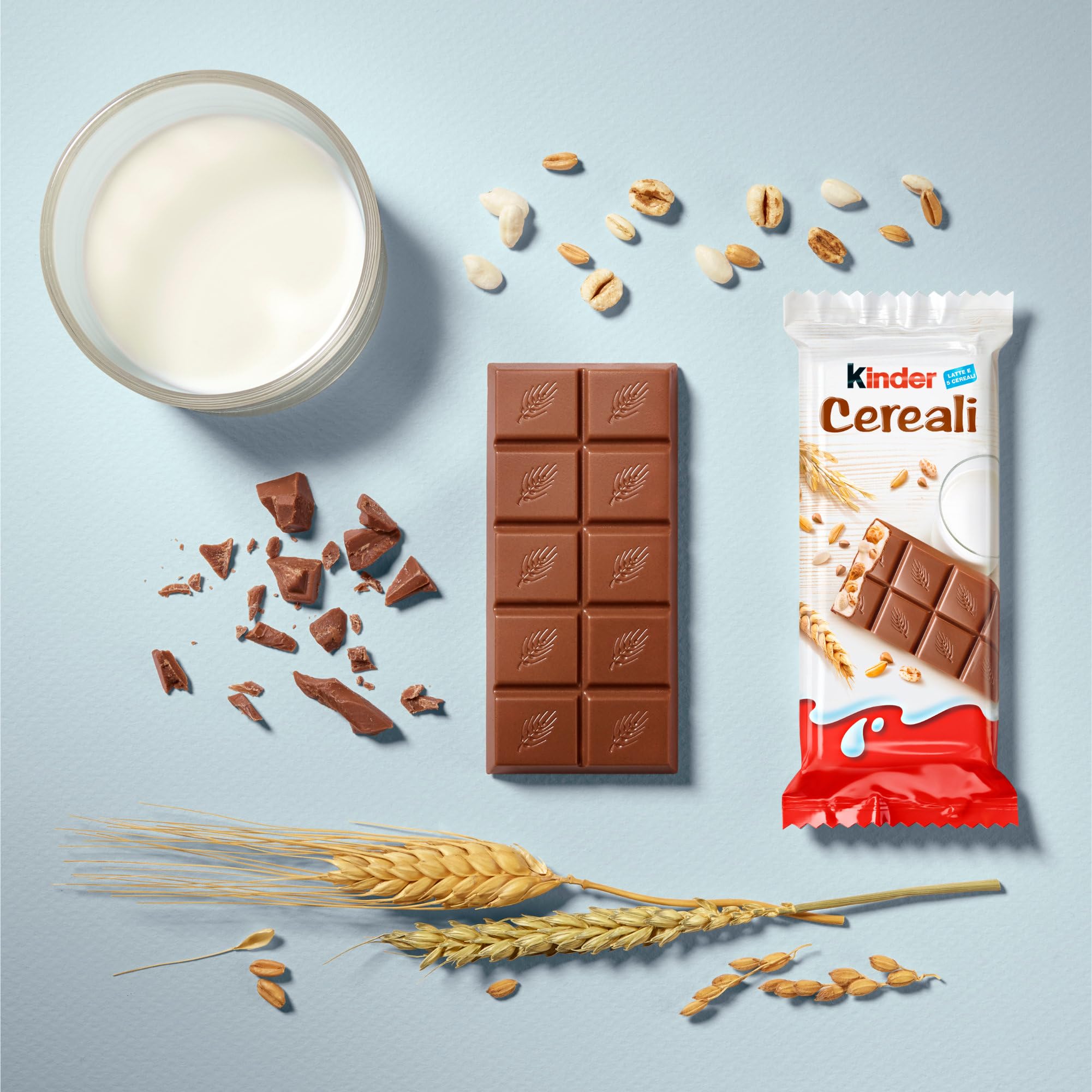 Kinder Cereali cross-section shows milk filling and crispy texture