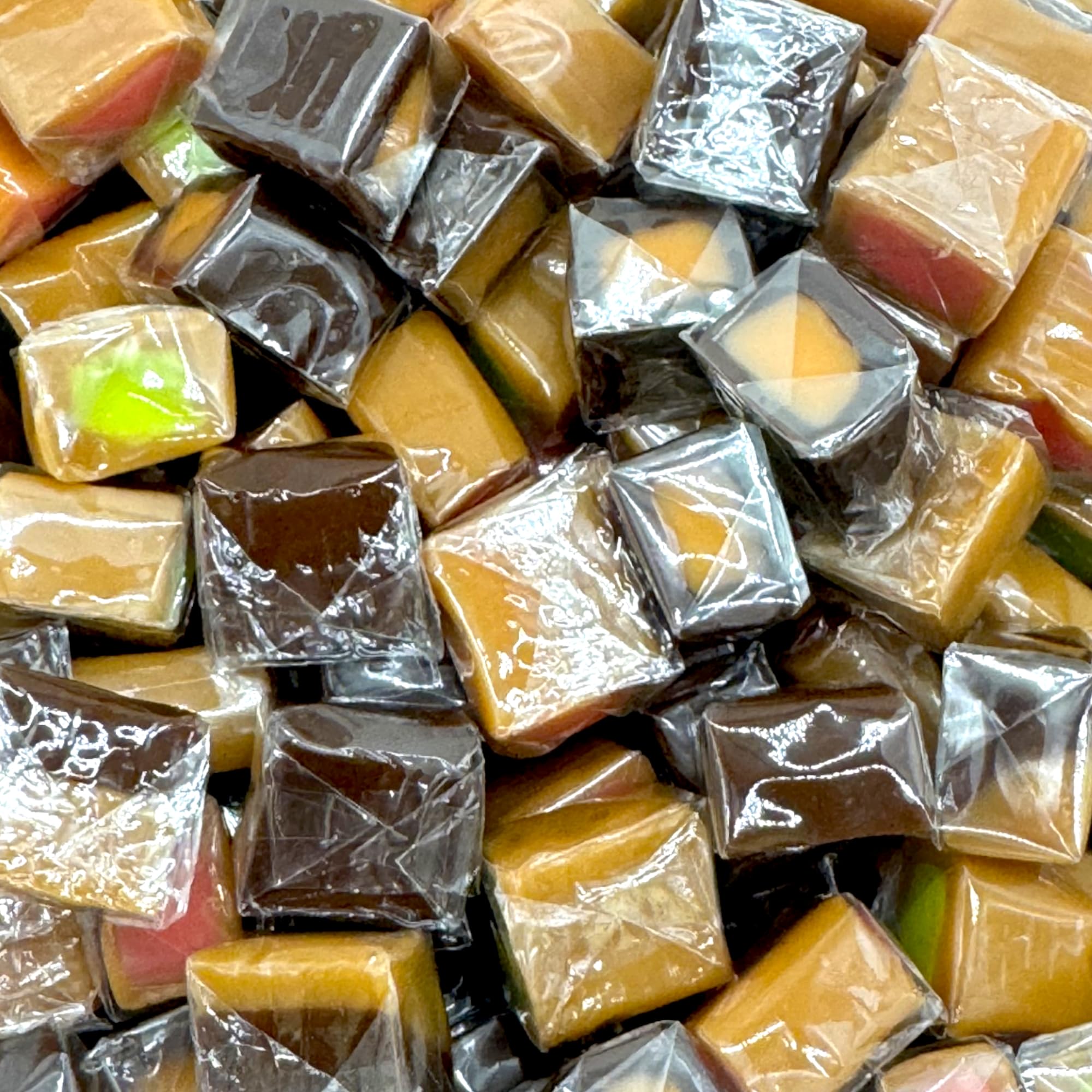 KLUB BULK Caramel Cubes strawberry filling for celebrations