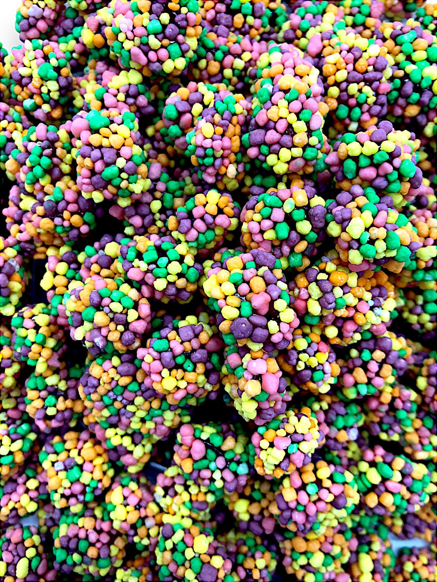 KLUB BULK Gummy Clusters close-up texture showing chewy centers and crunchy coating.