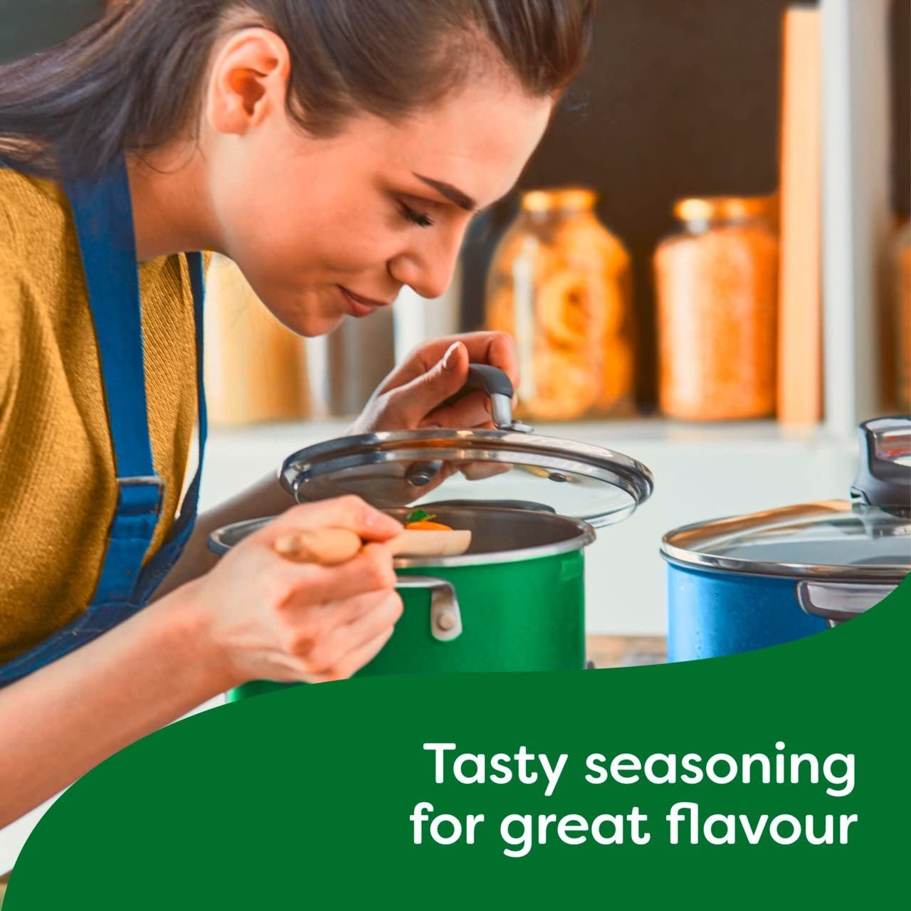 Knorr Aromat on the dining table enhances aroma and taste.