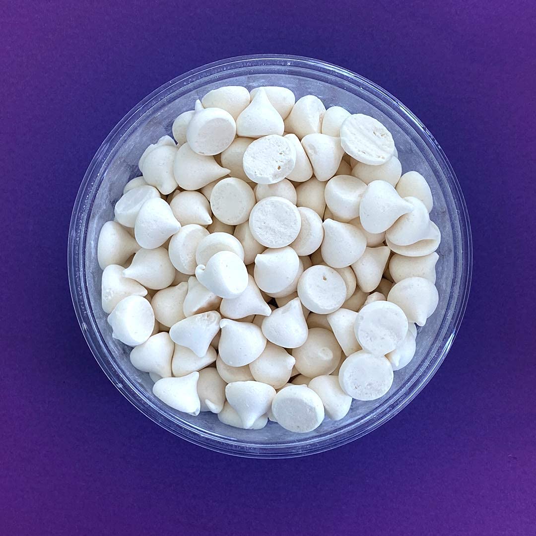 Gifting-ready vanilla meringue cookies with premium ingredients ideal for celebrations.