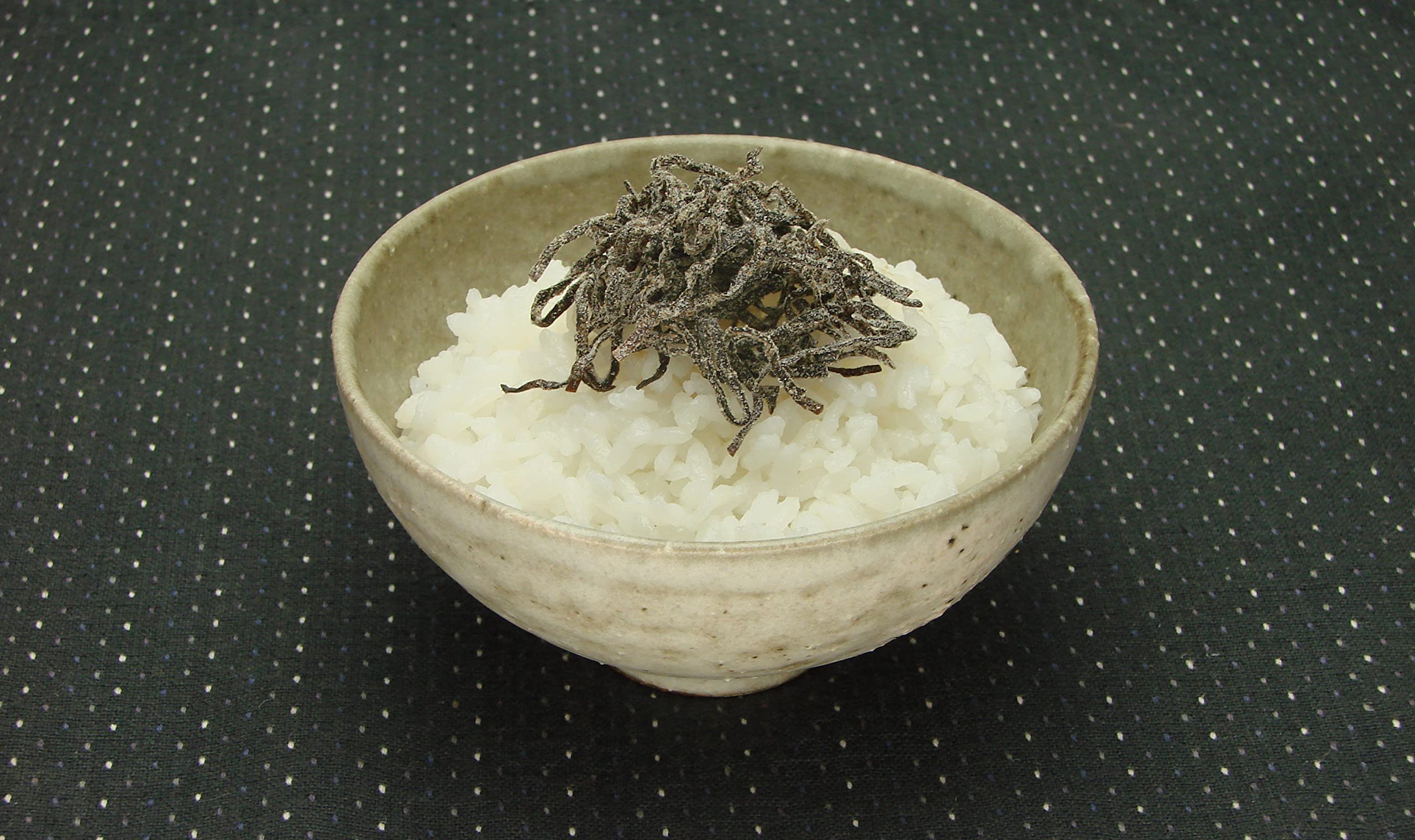 Kurakon salt kelp 500g packaging highlighting nutrition label and details.