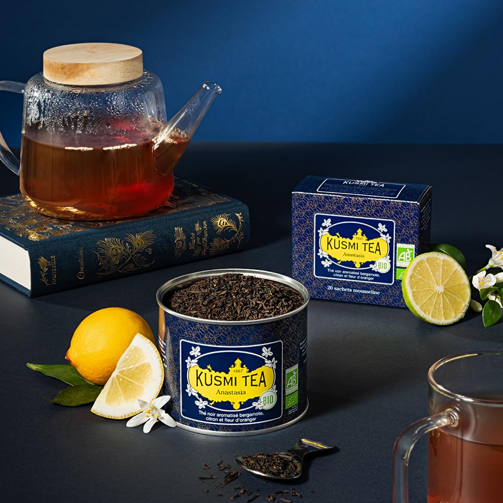 Kusmi Anastasia cup-ready serving moment from the elegant tin.