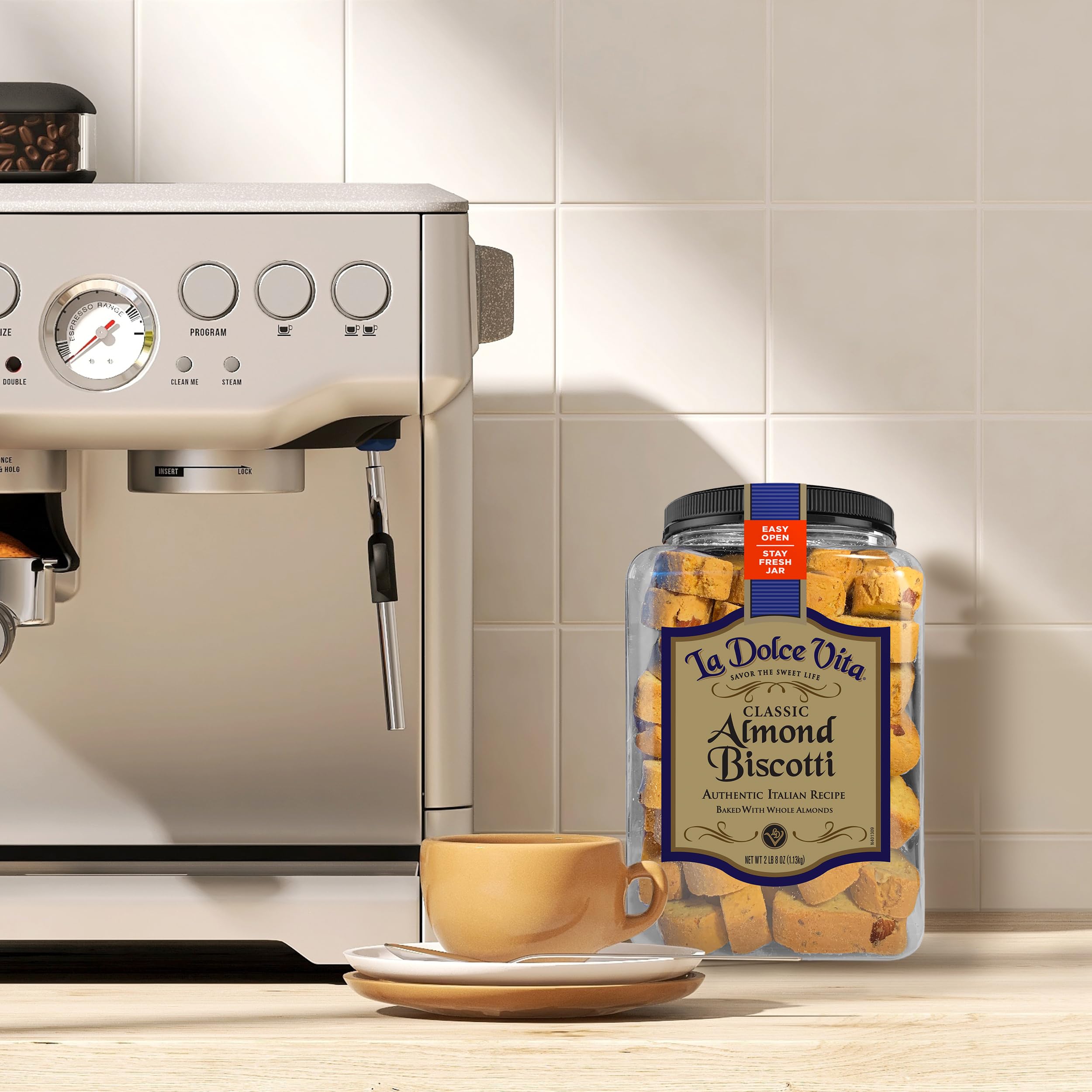 La Dolce Vita freshness seal helps maintain crisp biscotti from first to last bite.