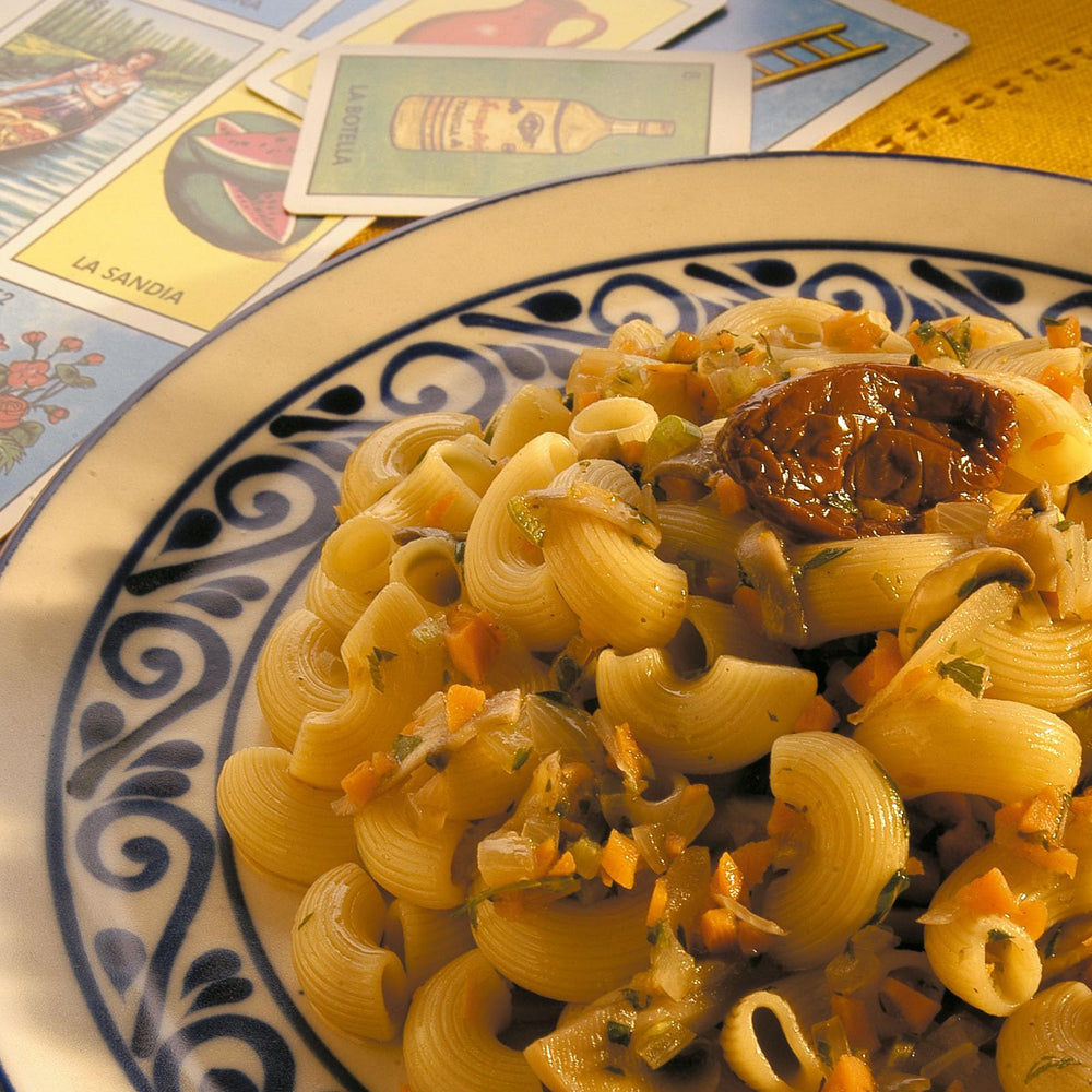 La Moderna elbow pasta in bowls suitable for soups and salads
