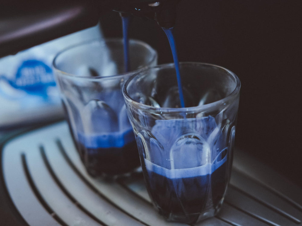 LA MOON TEA Blue Thai Tea ice tea pour over glass