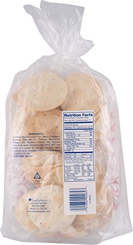 La Unica Regular Crackers crispy texture close-up, ideal for dipping.