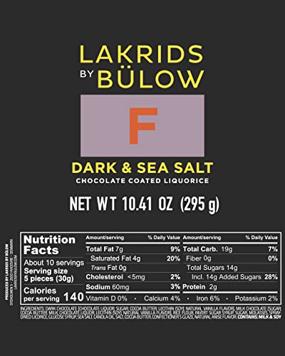 LAKRIDS BY BÜLOW dark sea salt bar cross-section reveals chocolate coating and salt.