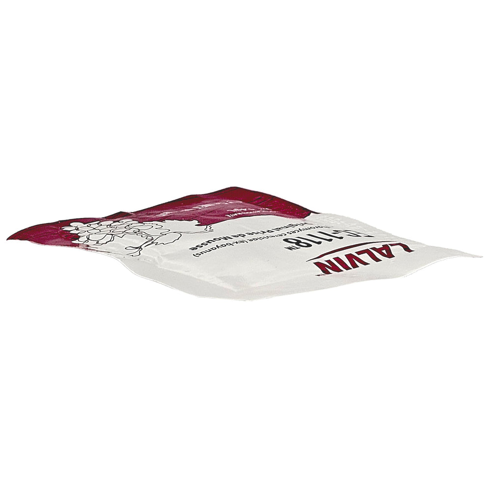 Lalvin EC-1118 seal intact indicating packaging freshness.