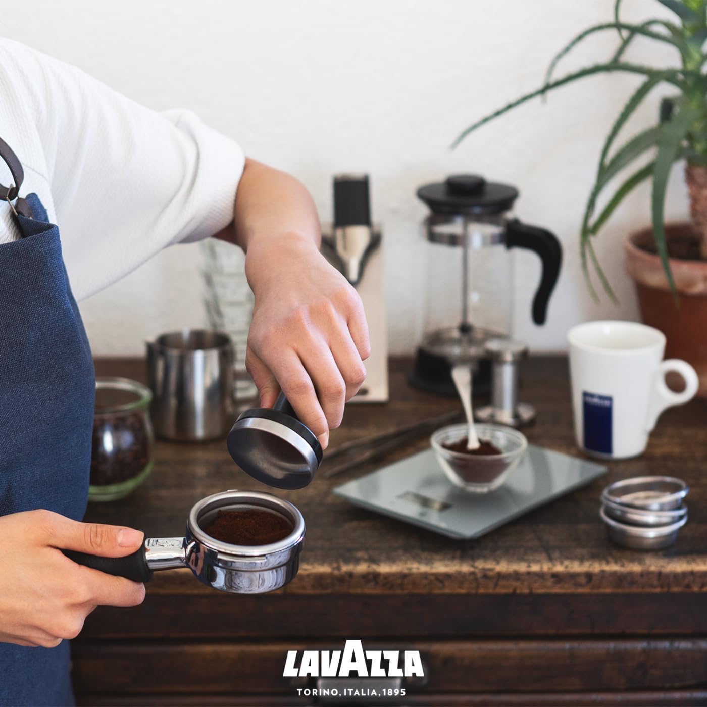 Espresso cup with crema representing Qualità Oro medium roast sweetness.