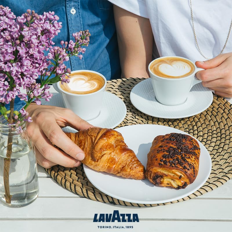Chocolate aroma from Robusta and Arabica blend in Lavazza Qualita Rossa.