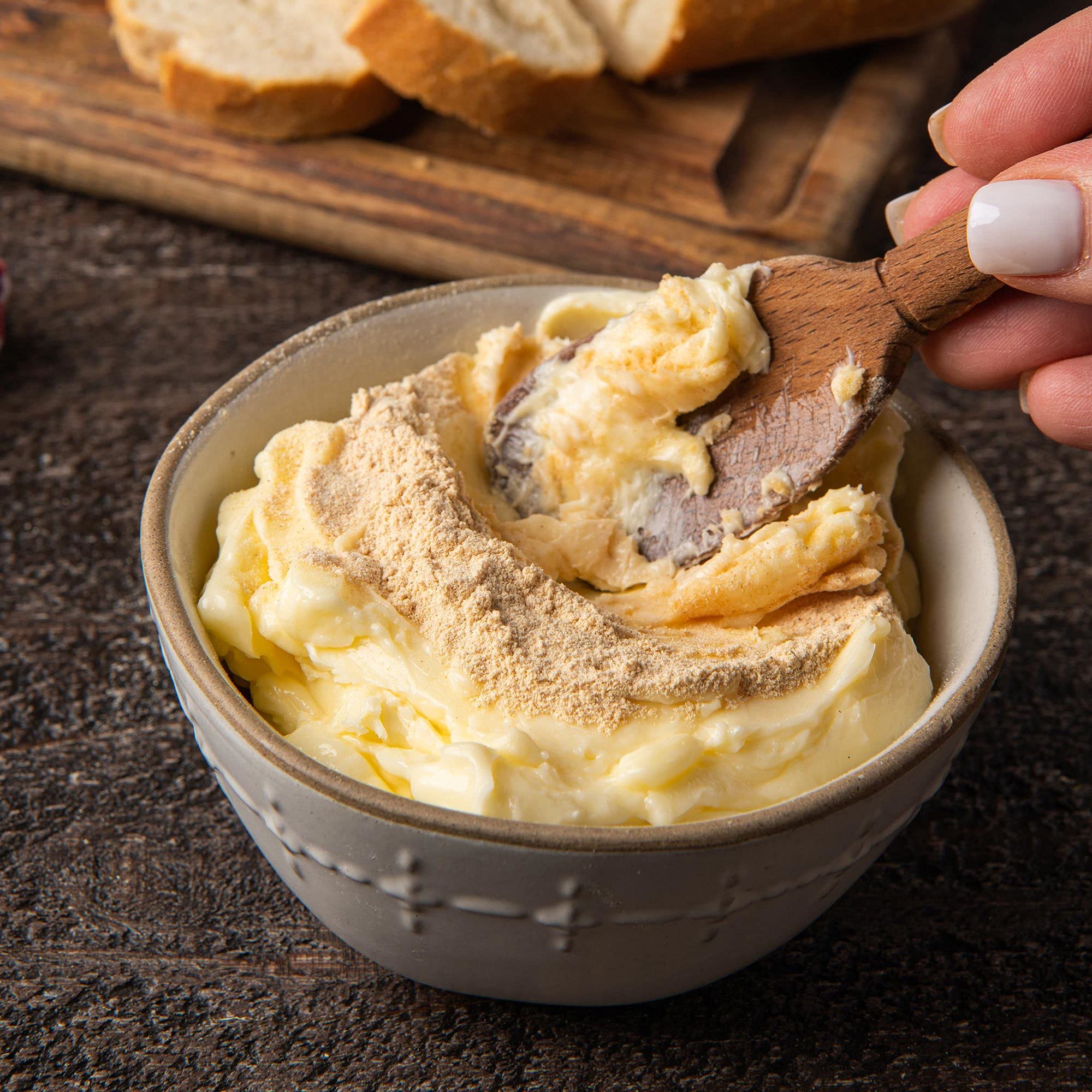 Lawry's Casero Garlic Powder scoop shows precise portions for rubs.