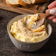 Lawry's Casero Garlic Powder scoop shows precise portions for rubs.