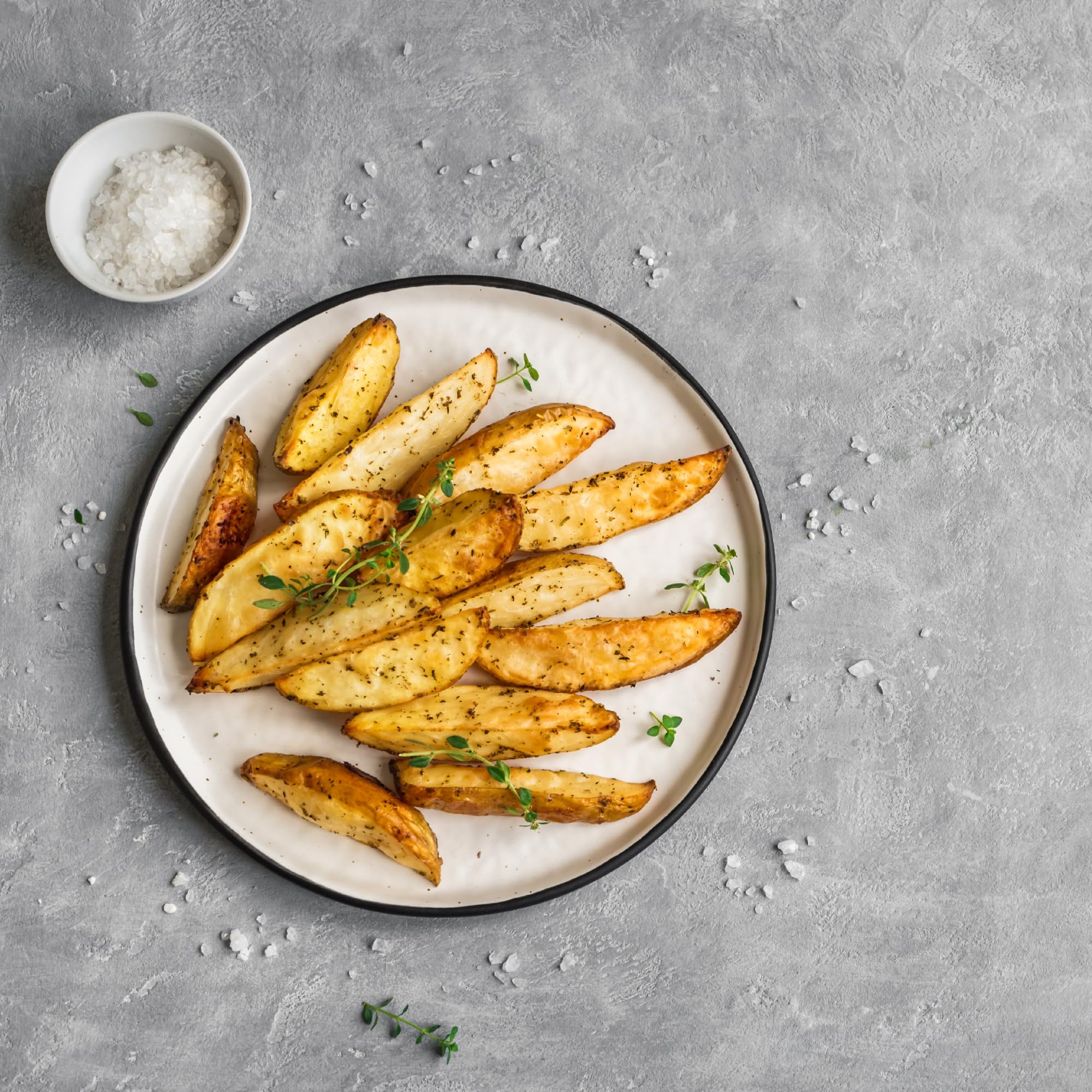 Cork-top container adds premium kitchen aesthetic for Le Saunier De Camargue Fleur de Sel.