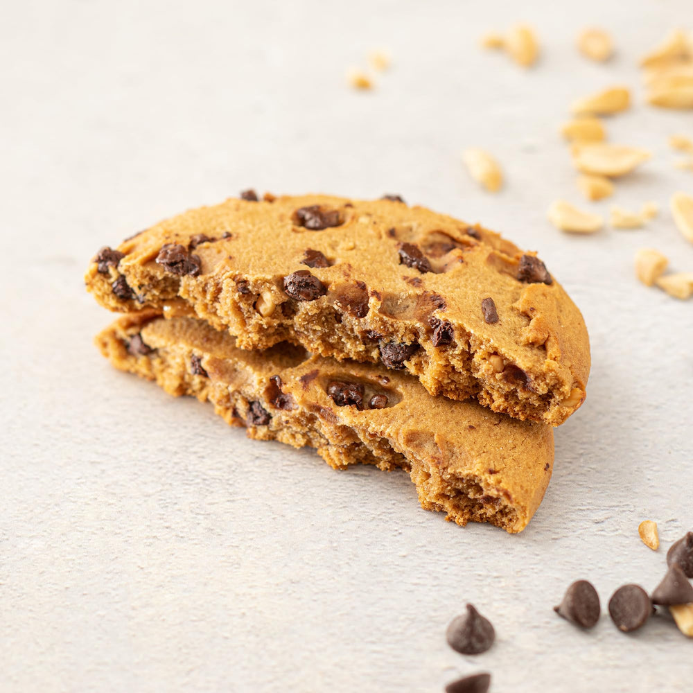 Lenny & Larry's Complete Cookie 4oz close-up shows cookie size and texture