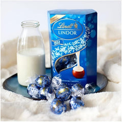Creamy milk and white chocolate harmony in a silky Lindor bite.