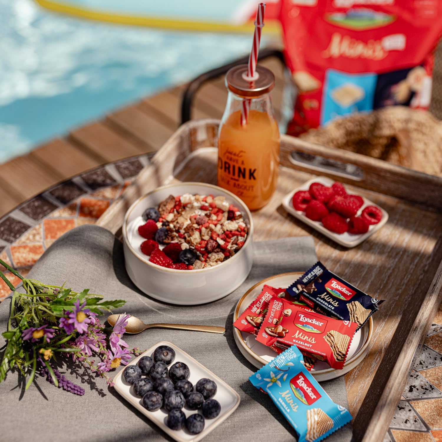 Loacker Minis sustainably sourced cocoa and vanilla flavors for responsible snacking.