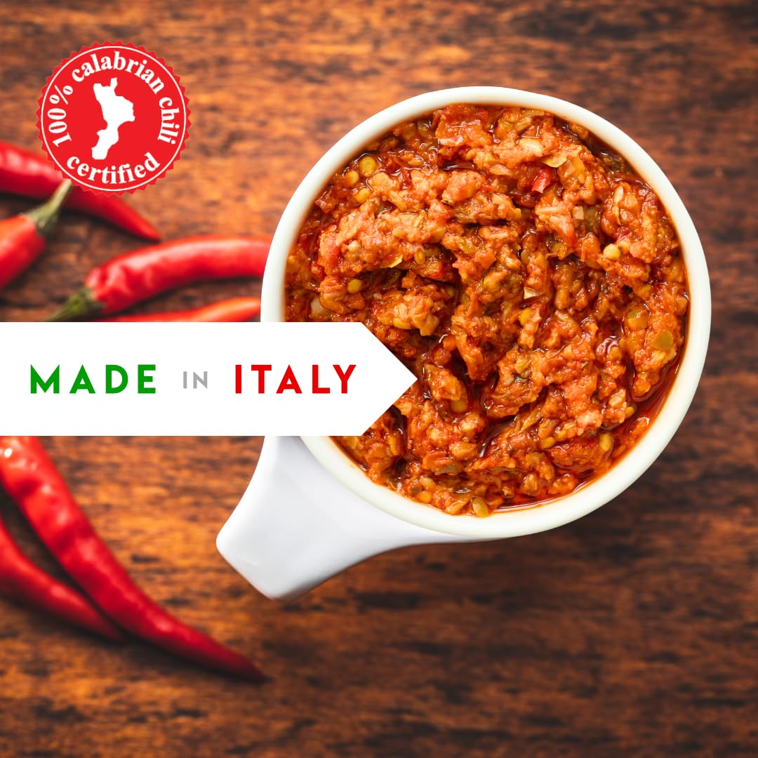 L'Oro Del Sud bomba pepper sauce on pasta highlighting authentic flavor