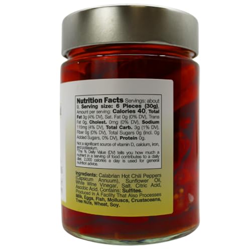 L'Oro Del Sud peppers in oil close-up shows vibrant color and aroma
