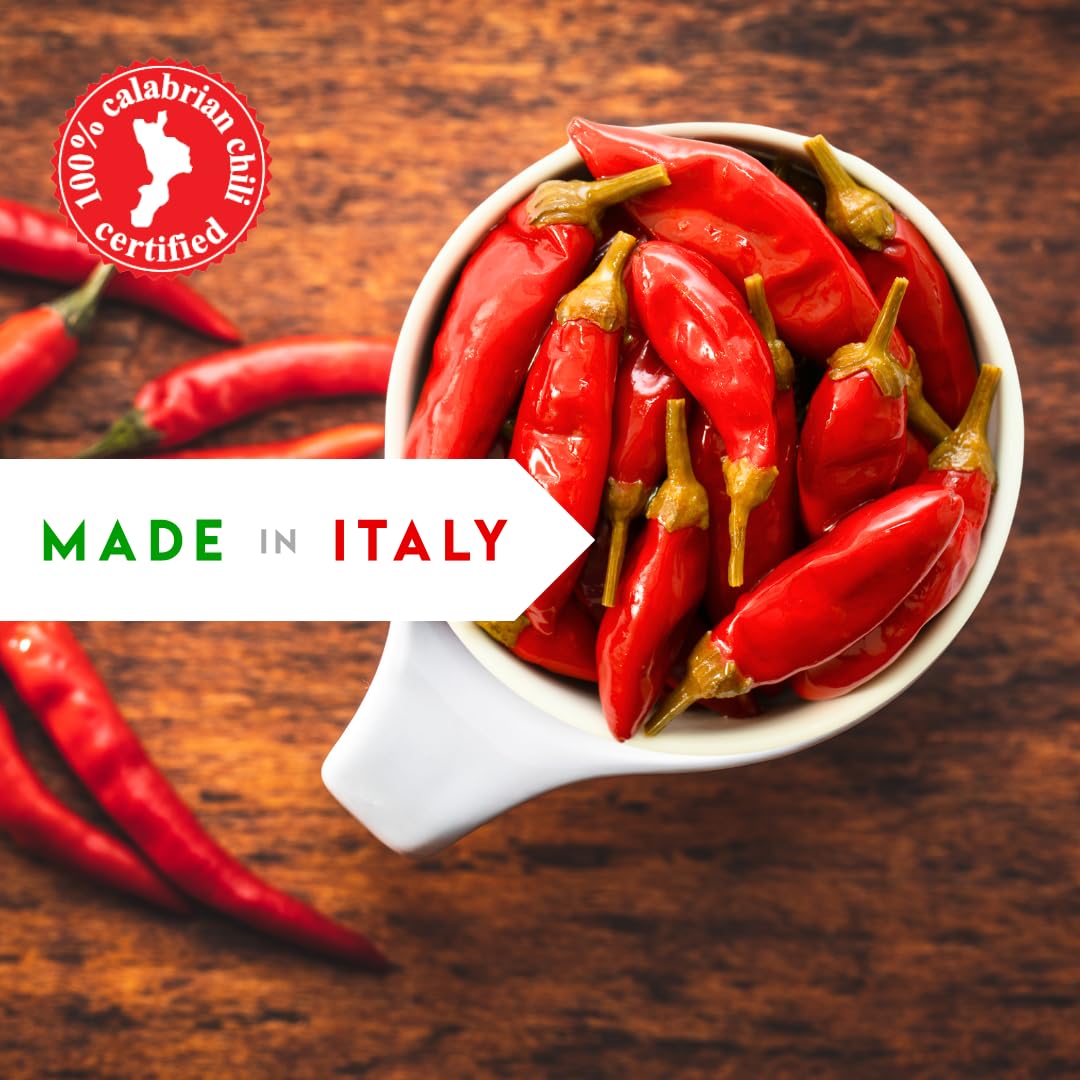Pizza topping with L'Oro Del Sud peppers in oil delivers smoky heat