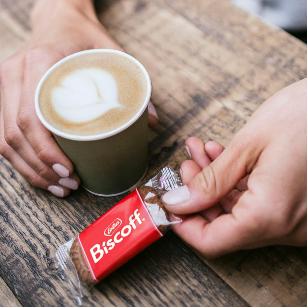 Lotus Biscoff caramelized biscuit flavor, great for baking and desserts.