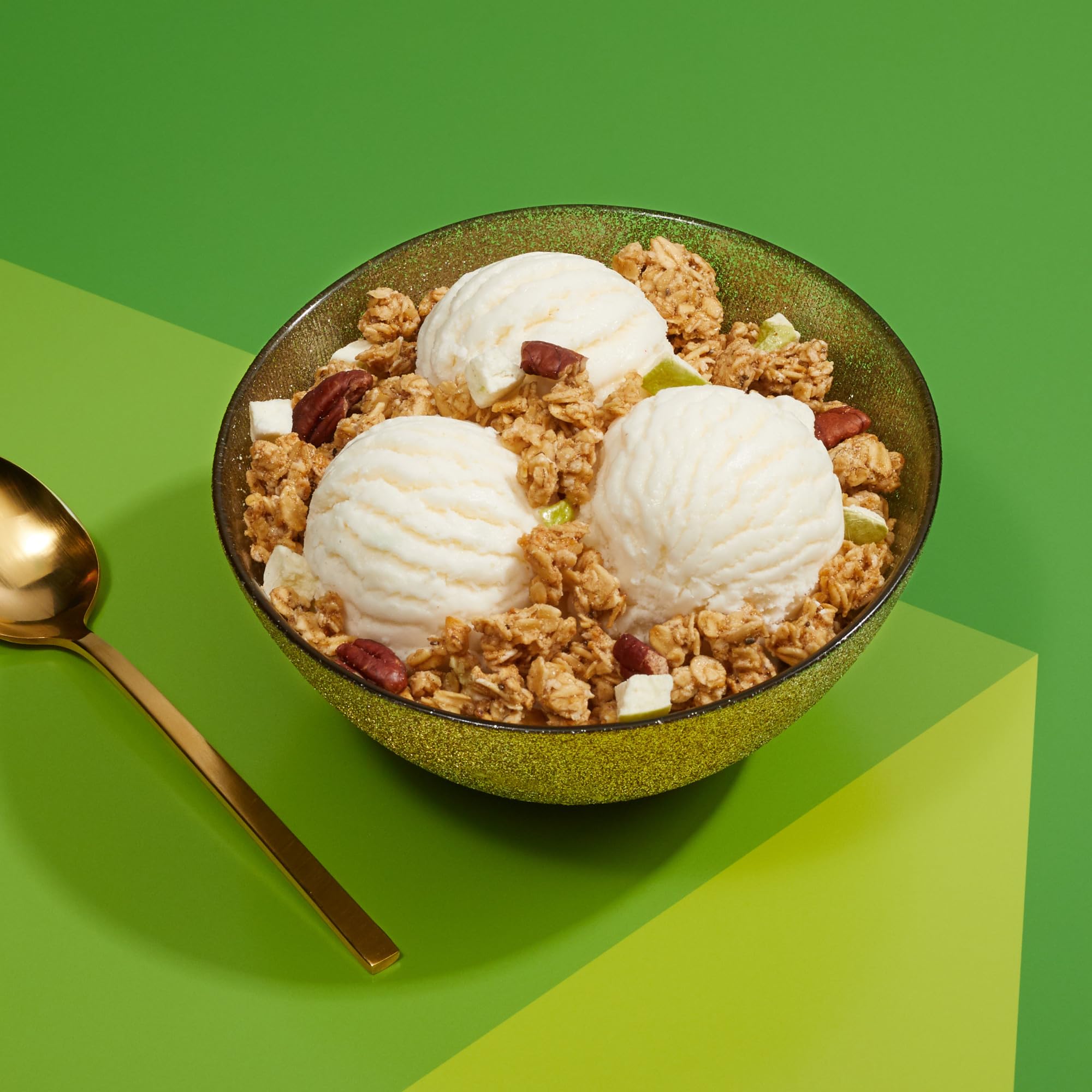 Golden cinnamon dust enhances flavor in Love Crunch Apple Chia Crumble