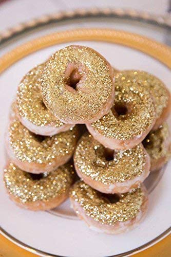 Luxe Cake 24K gold dust accents cookies with luxe metallic shine.