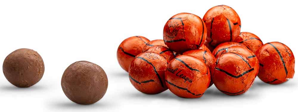 Basketball-themed favors in a display-friendly gift jar idea.