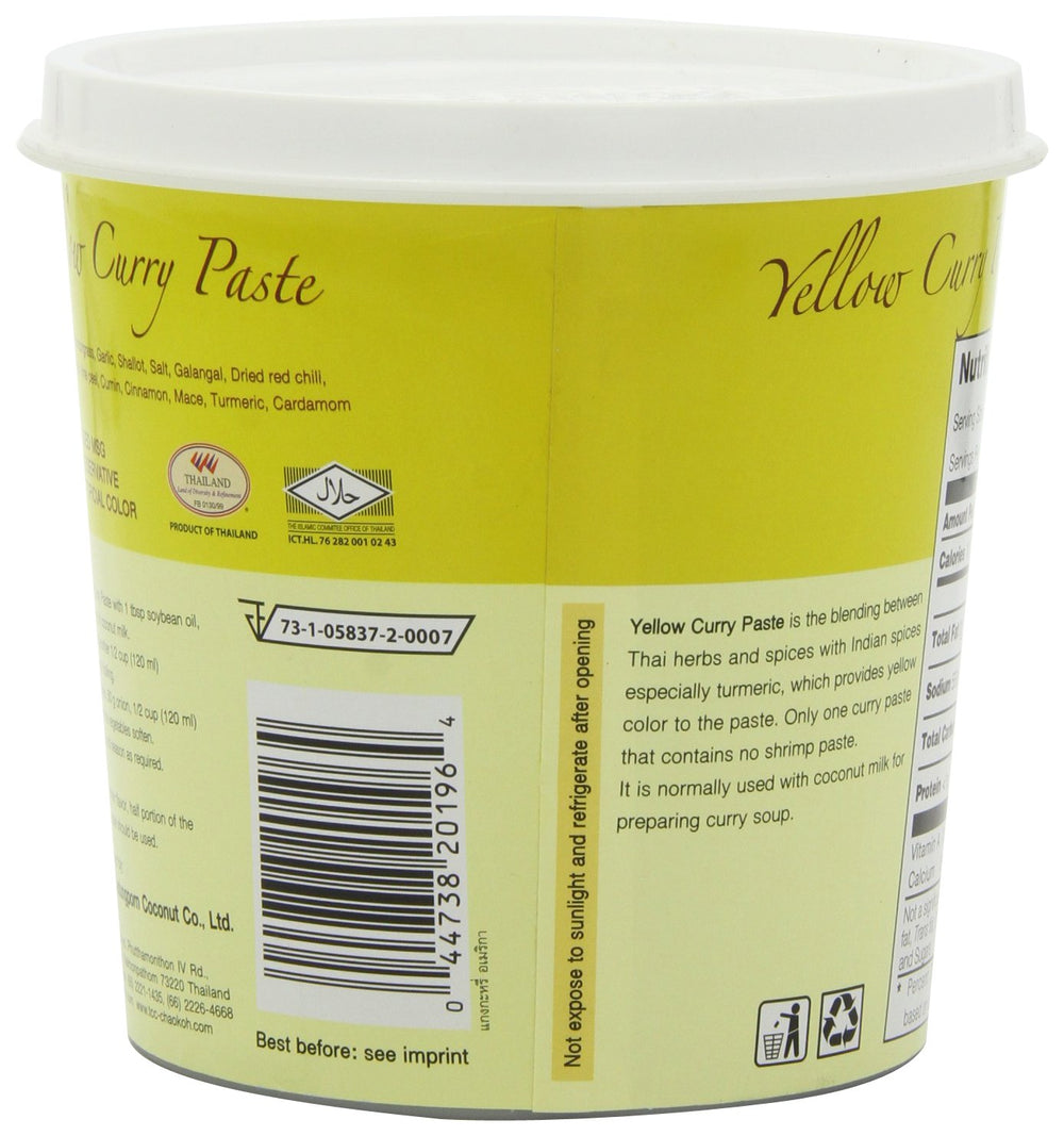 Mae Ploy Yellow curry paste in a curry simmer scene showing vibrant color and aroma.