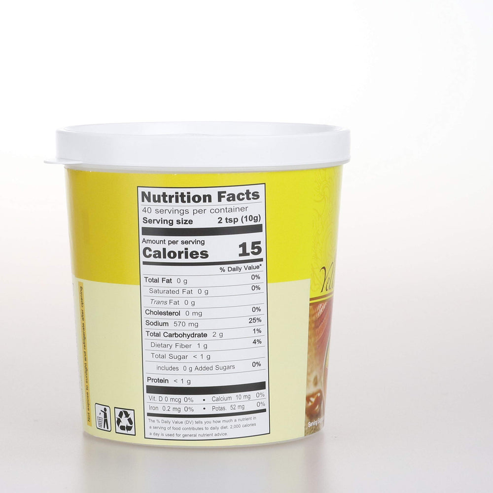 Mae Ploy yellow curry paste tub back label shows clean ingredients.