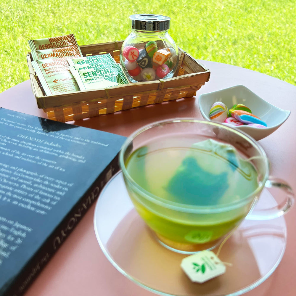 MAEDA-EN gift-ready tea pack suitable for gifting occasions.