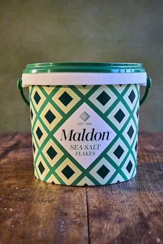 Maldon pyramid crystal flakes close-up highlight delicate texture and crunch