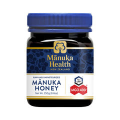 Manuka Health UMF 13+/MGO 400+ bottle pour shows smooth, spreadable honey.