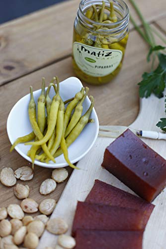 Matiz Piparras bottle close-up highlighting mild flavor