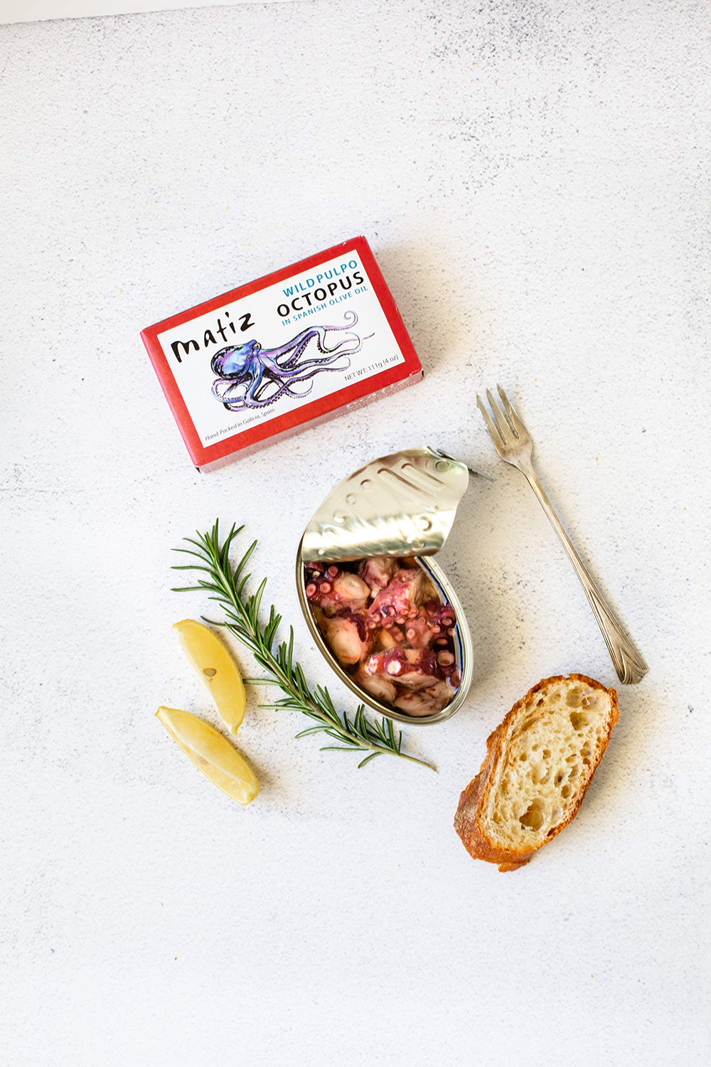 Matiz Pulpo premium tin displayed in pantry readiness.