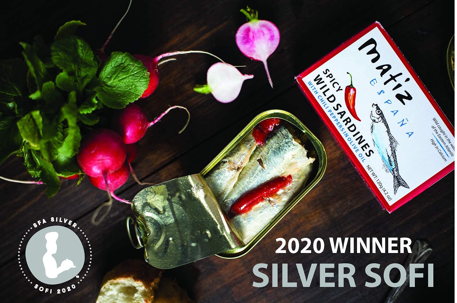 Matiz sardines as a salad topping with olive oil.