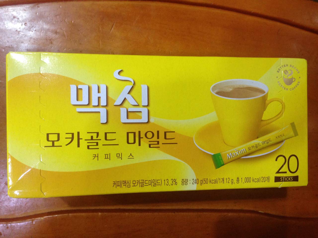 Premium Maxim Mocha Gold coffee beans signaling slow-roasted blend