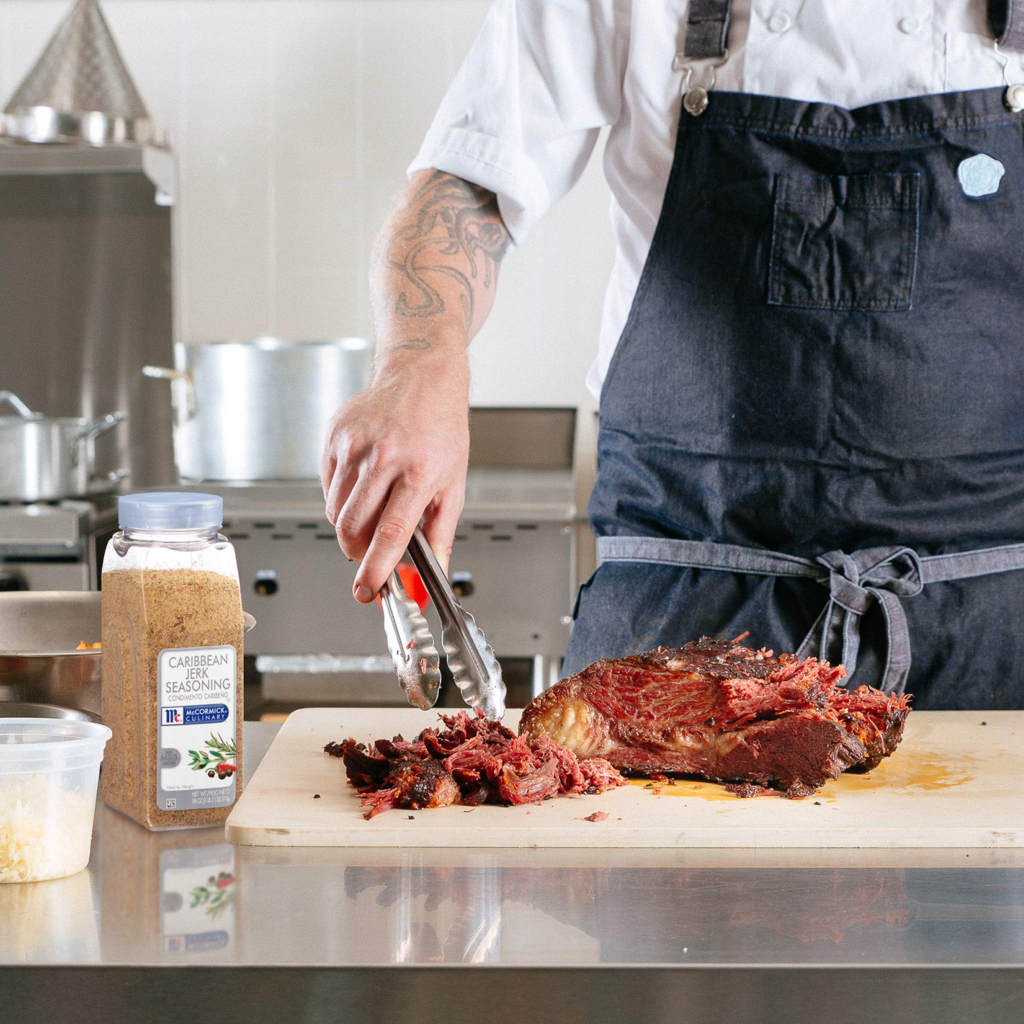 Kosher and MSG-free seasoning supports diverse guest meals.