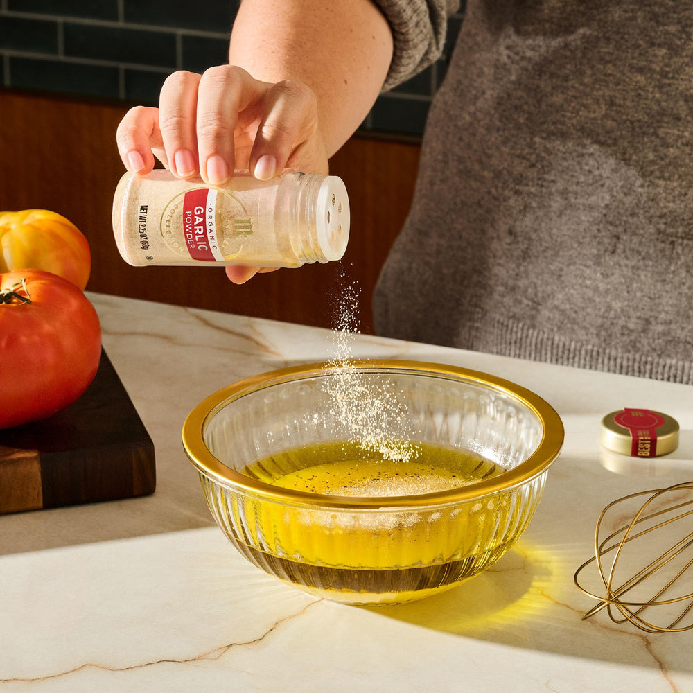 McCormick Gourmet Organic Garlic Powder stir-fry scene boosts quick weeknight meals.