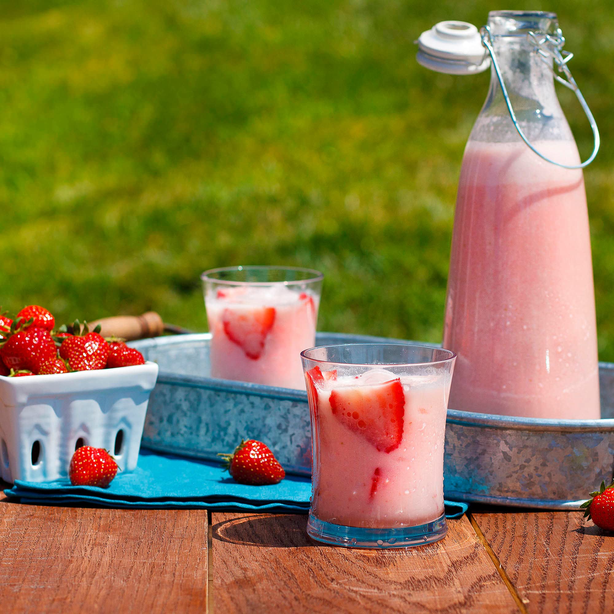 Smoothie bowl featuring strawberry extract, vibrant color and aroma.