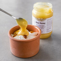 Mellona creamy golden honey texture ideal for spreading on bread or yogurt.