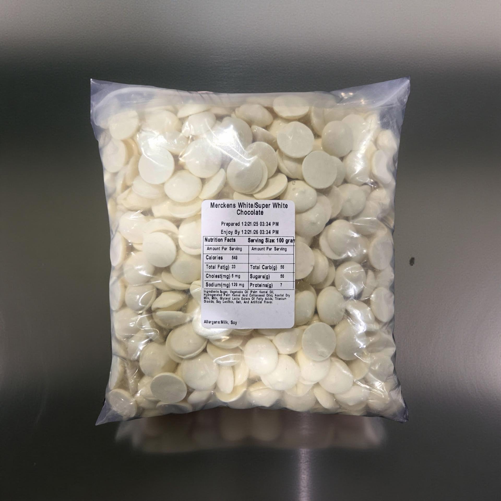 Pour-ready Merckens wafers for a smooth glaze on treats