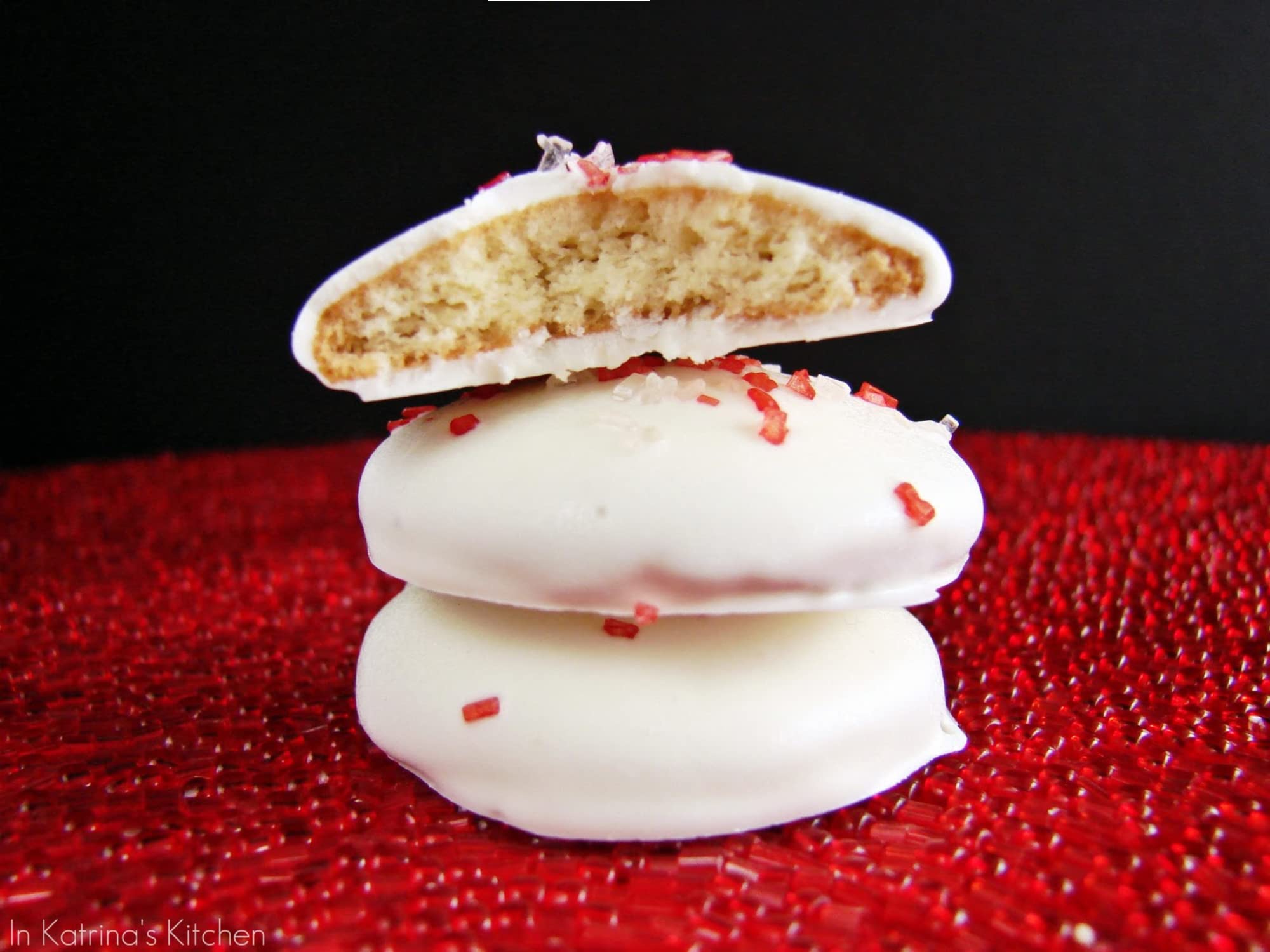 Merckens Super White wafers ideal for candy coating and drizzling.