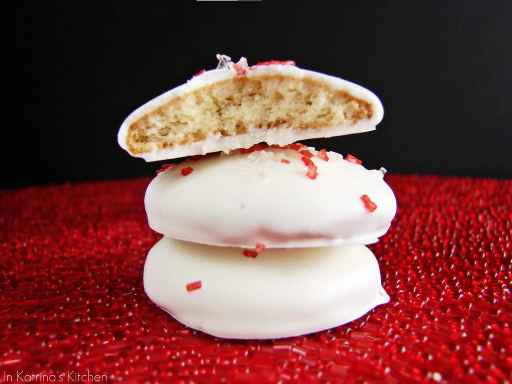 Merckens Super White wafers ideal for candy coating and drizzling.