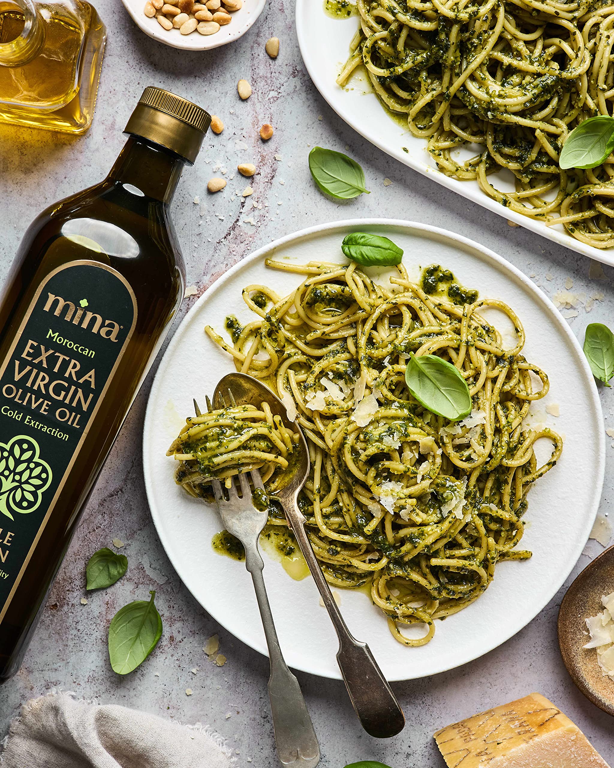 Mina Moroccan olive oil polyphenol close-up, showing vibrant hue and richness.