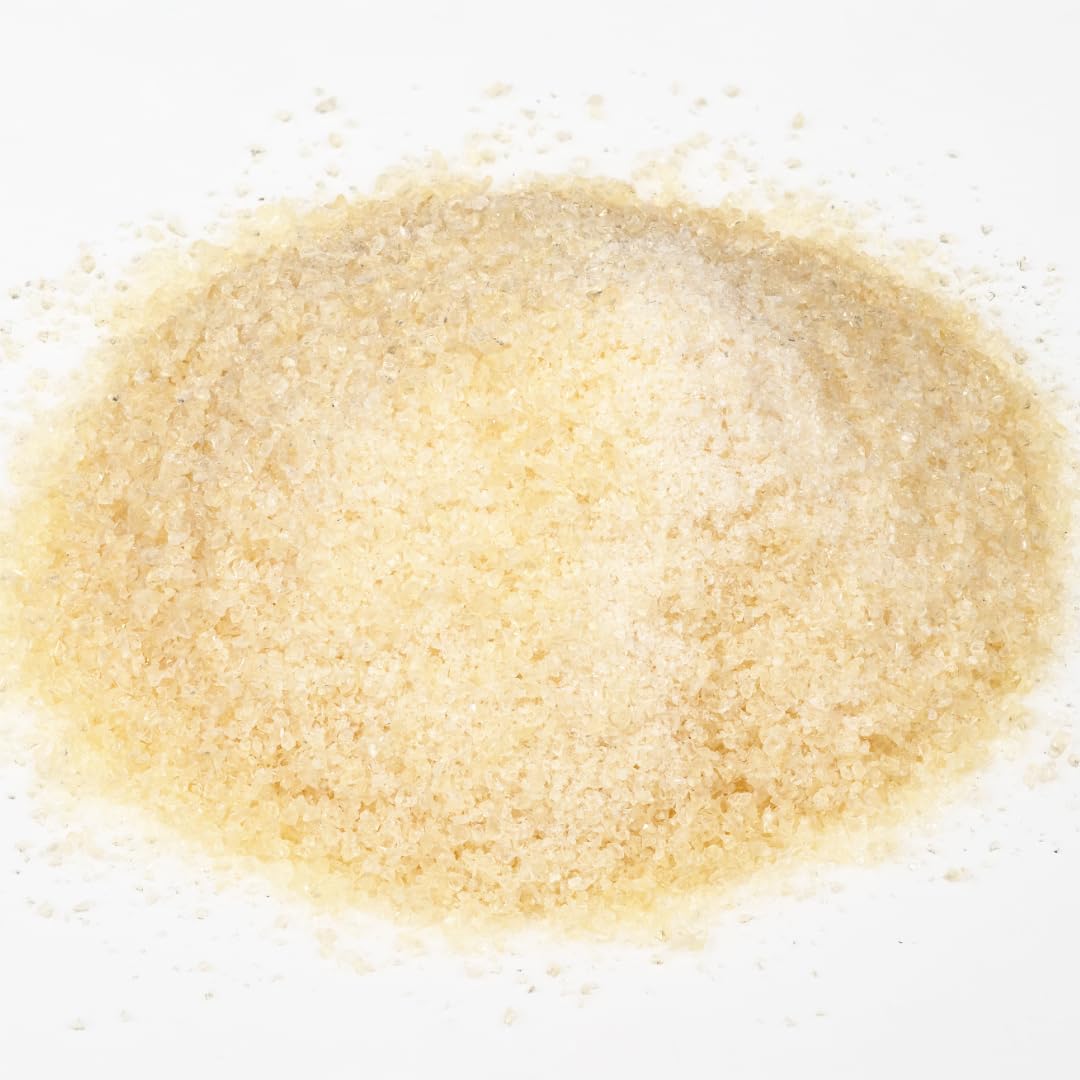 Packaging display of Minimalist gelatin powder highlighting convenience for home cooks.