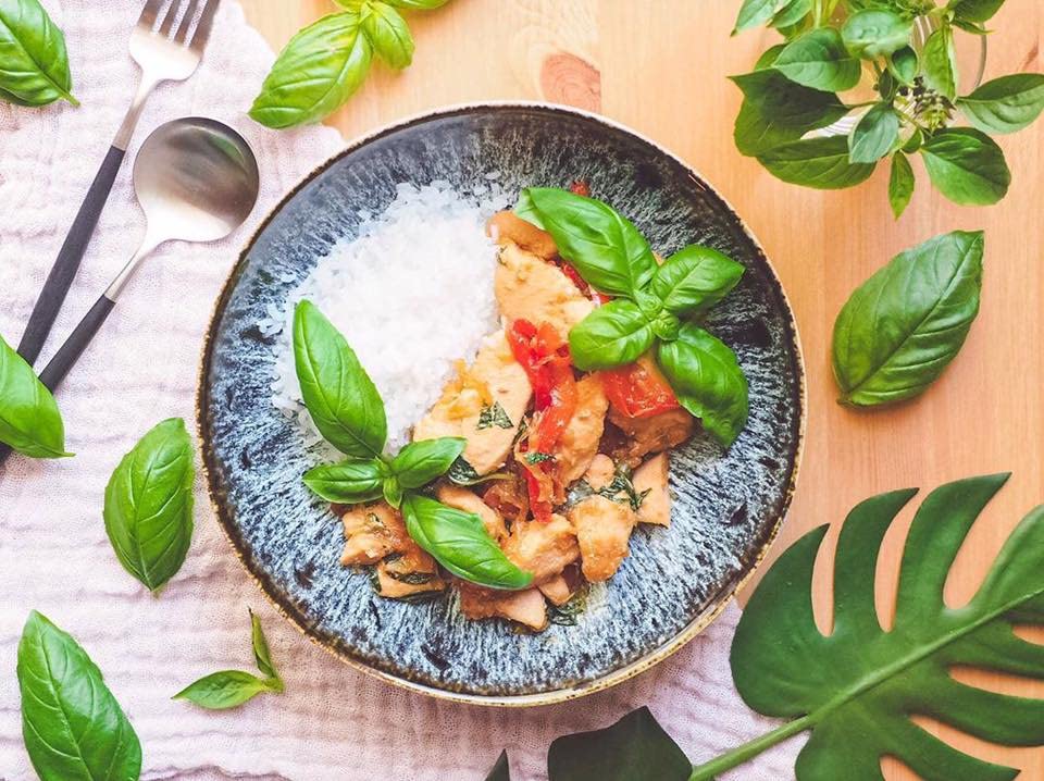 Miracle Noodle vegan and gluten-free label highlights dietary friendliness.