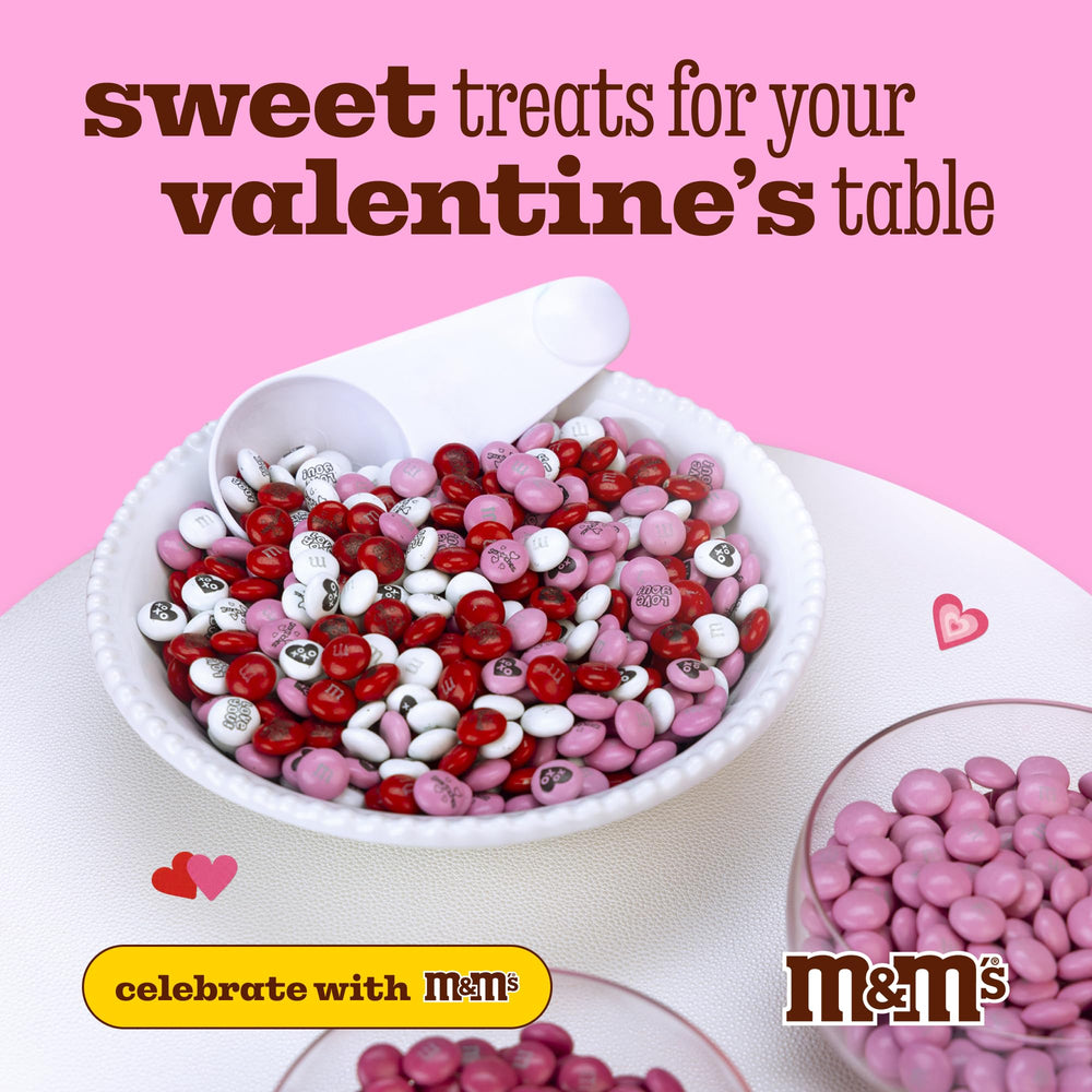 M&M’S WORLD resealable bag: easy portioning for classrooms, offices, and party favors.