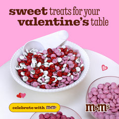 M&M’S WORLD resealable bag: easy portioning for classrooms, offices, and party favors.