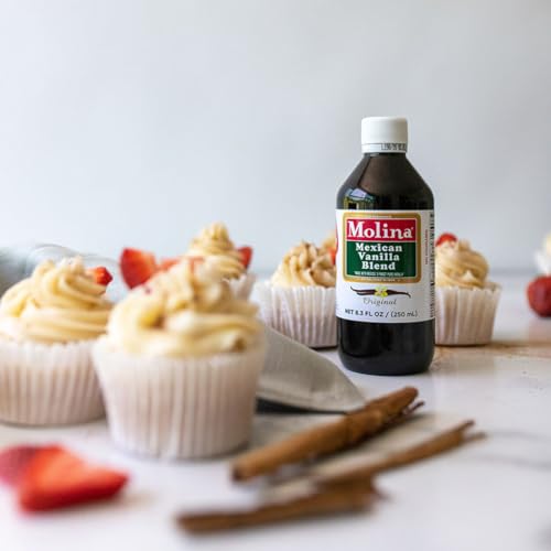 Molina Vanilla Blend dusting cookies to enhance sweetness.